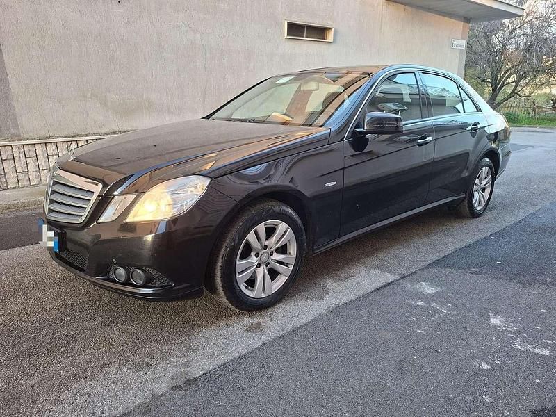Nero Usata 2010 Mercedes E220 Coupé | 6300 € (Cara) - Immagine 1/4