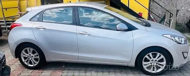 Usata Hyundai i30 Comfort 110 CV (80 kW) 2013 Grigio Berlina
