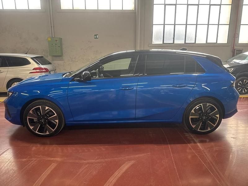 Usata Opel Astra 114 kW (156 CV) 2024 Blu Berlina