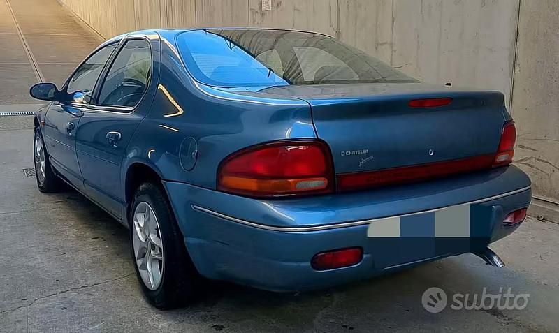 Usata Chrysler Stratus 133 CV (97 kW) 1996 Blu Berlina