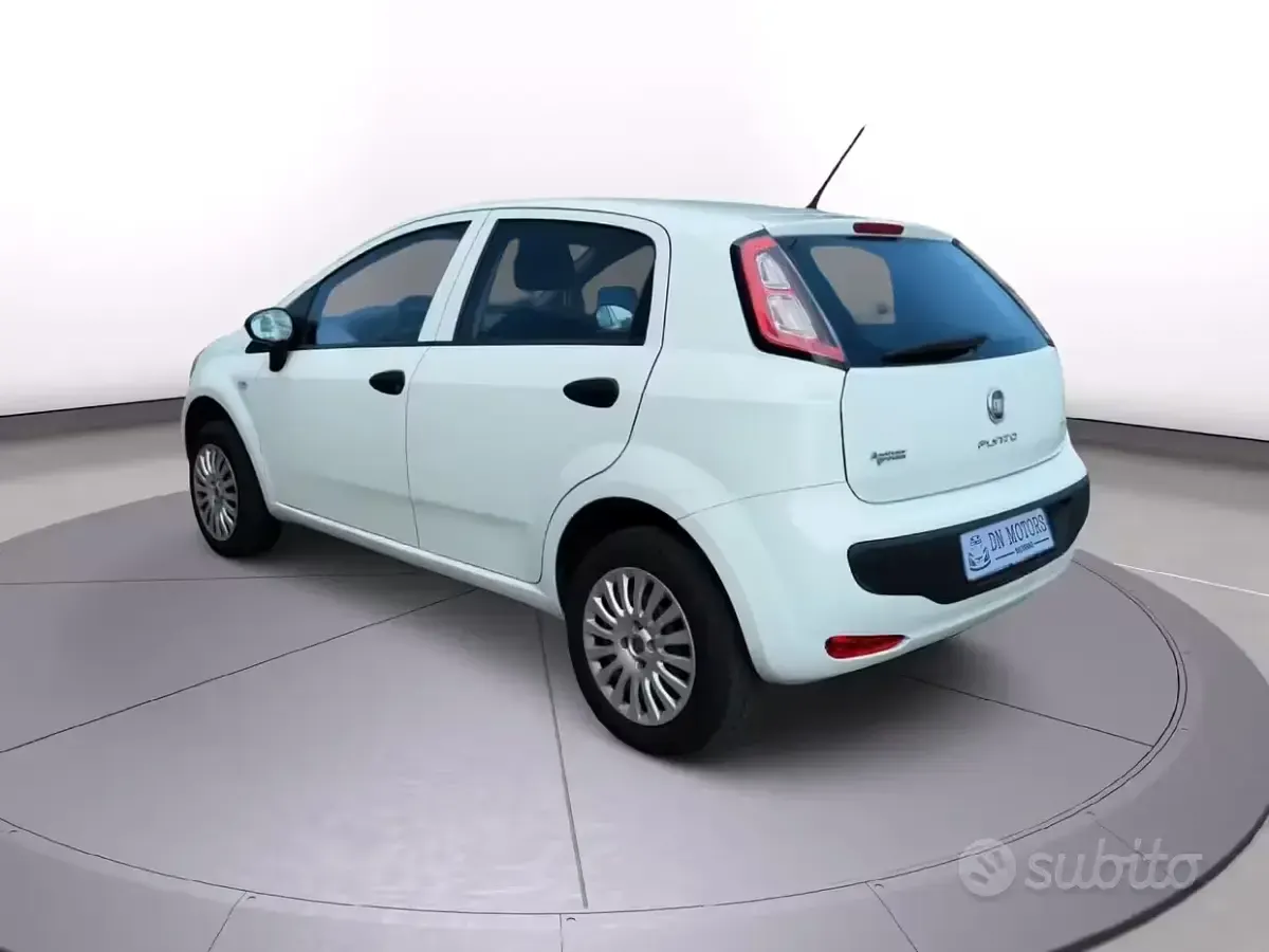 Usata Fiat Grande Punto 69 CV (50 kW) 2011 Bianco Utilitaria