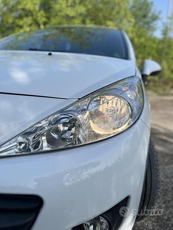 Usata Peugeot 207 75 CV (55 kW) 2011 Bianco Berlina