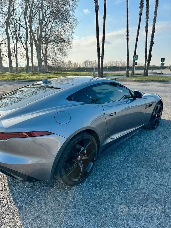 Usata Jaguar F-Type R-Dynamic 2022 Grigio Coupé