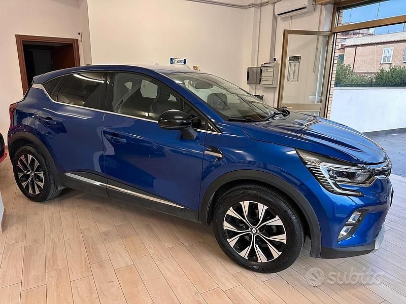 Usata Renault Captur Techno 100 CV (73 kW) 2023 Blu SUV