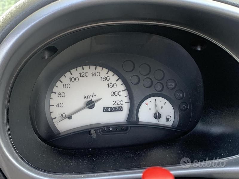 Usata Ford Ka 69 CV (50 kW) 2002 Bianco Utilitaria