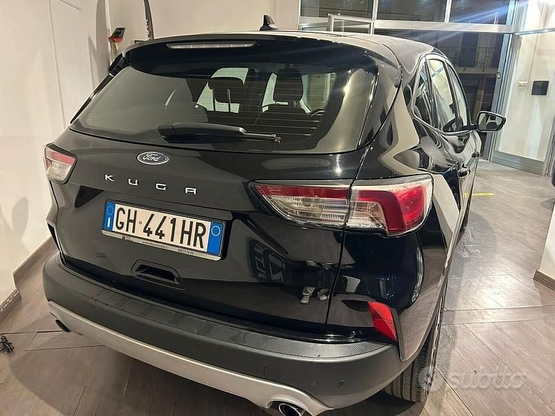 Usata Ford Kuga 120 CV (88 kW) 2021 Nero SUV
