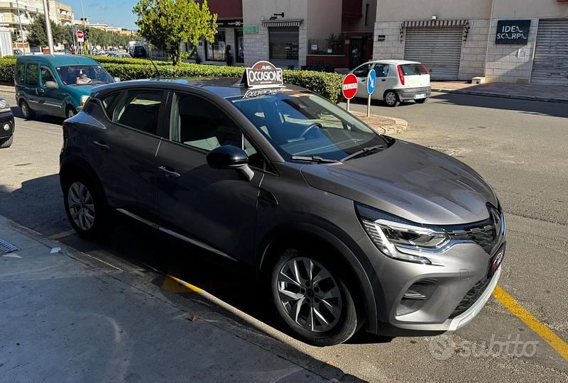 Usata Renault Captur 95 CV (69 kW) 2021 Argento SUV