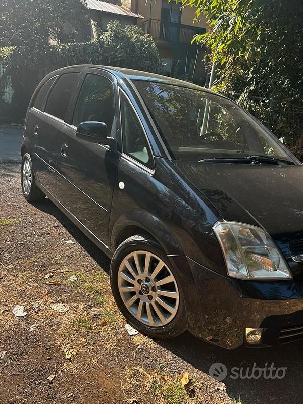 Nero Usata 2005 Opel Meriva Monovolume | 1500 € (Buon prezzo) - Immagine 1/4