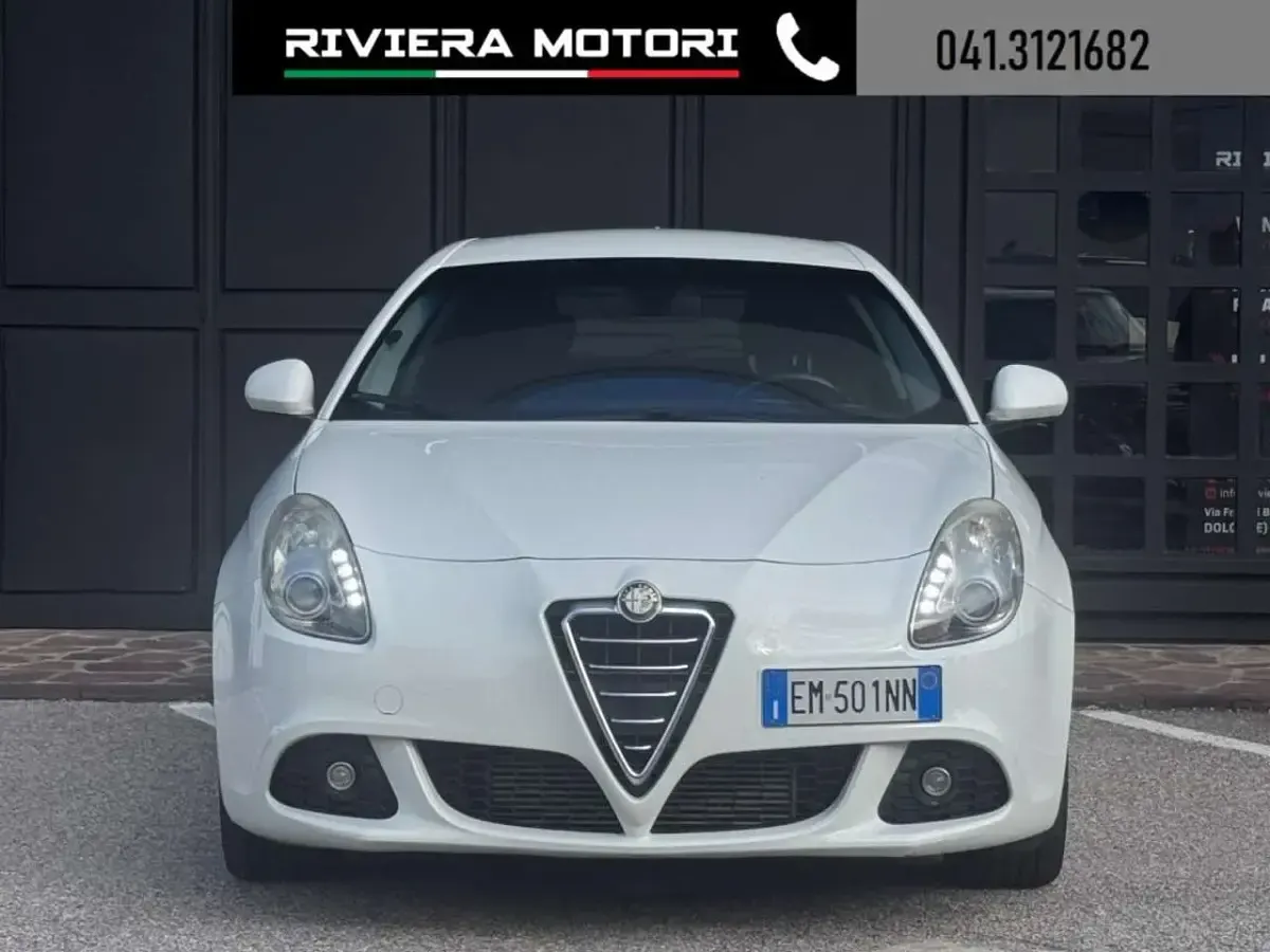 Usata Alfa Romeo Giulietta Distinctive 140 CV (102 kW) 2012 Bianco Utilitaria