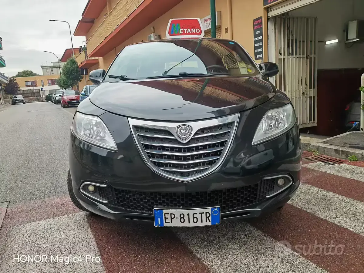 Usata Lancia Ypsilon Gold 85 CV (62 kW) 2013 Nero Utilitaria