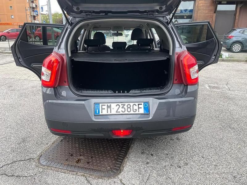 Begagnad SsangYong XLV 115 HK (84 kW) 2017 Grå SUV