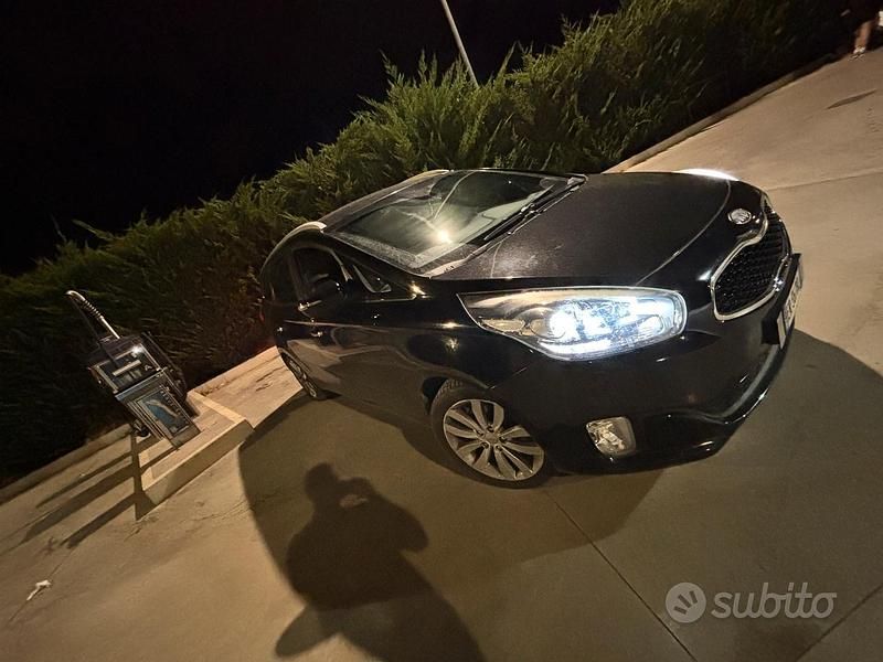 Nero Usata 2013 Kia Carens Monovolume | 6000 € (Buon prezzo) - Immagine 1/4