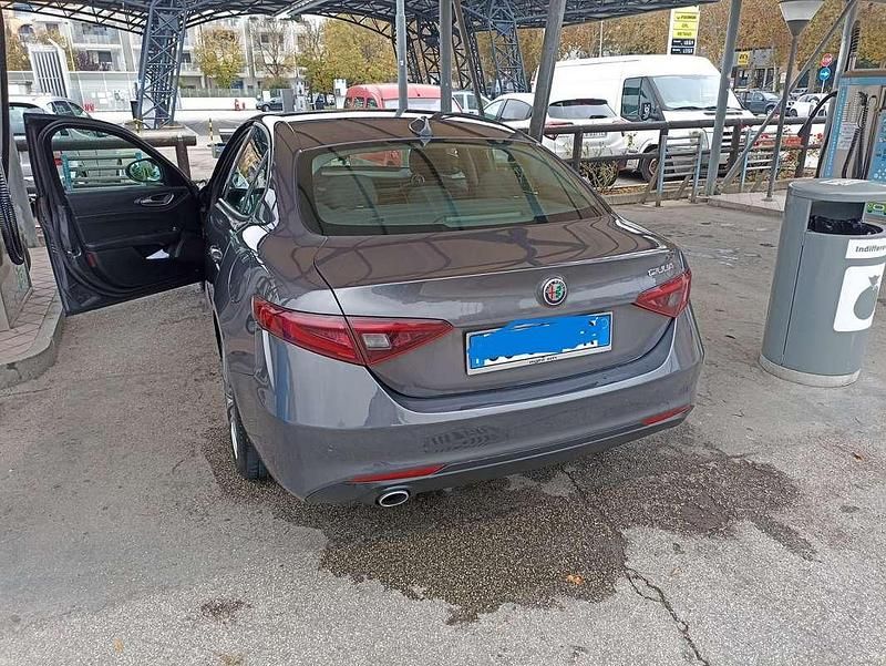 Usata Alfa Romeo Giulia Business 160 CV (117 kW) 2019 Marrone Berlina