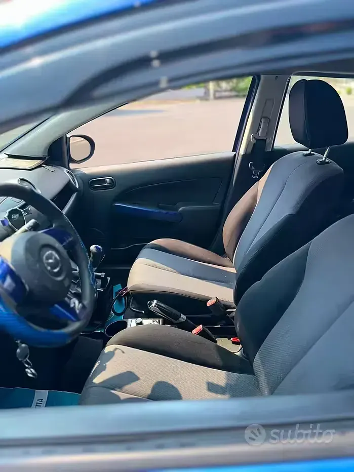 Usata Mazda 2 75 CV (55 kW) 2007 Bluazzurro Utilitaria