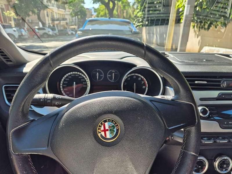 Nero Usata 2013 Alfa Romeo Giulietta Distinctive Due volumi | 8300 € (Ottimo prezzo) - Immagine 1/4