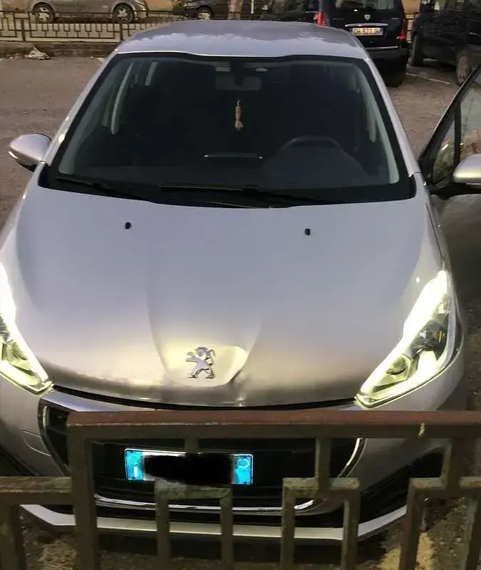 Usata Peugeot 208 Active 75 CV (55 kW) 2016 Argento Utilitaria