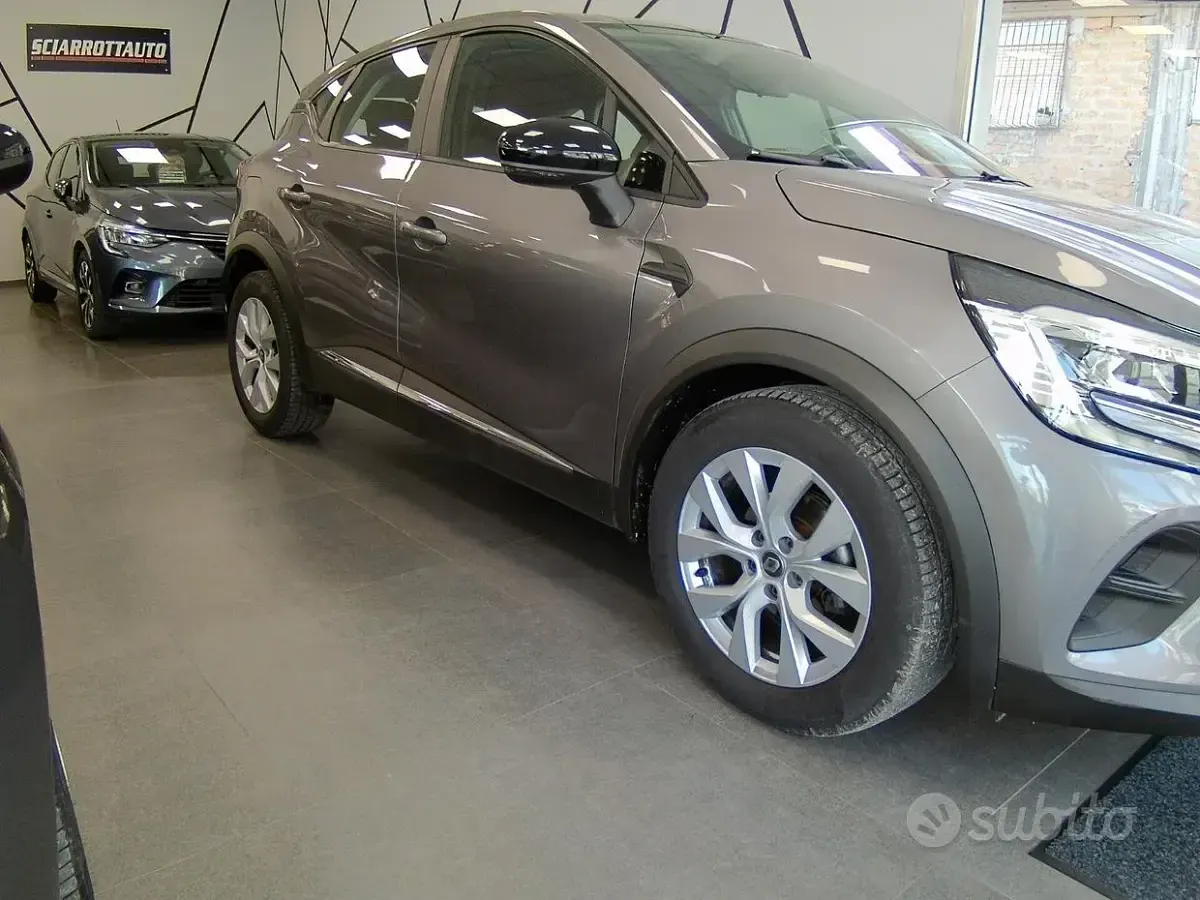 Usata Renault Captur Zen 116 CV (85 kW) 2021 Grigio SUV