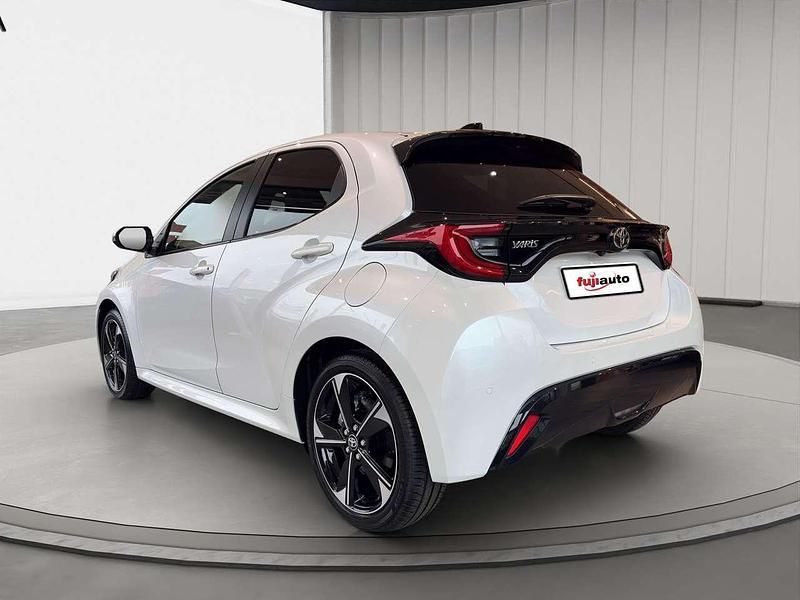 Nuova Toyota Yaris Hybrid Premium 131 CV (96 kW) 2026 Platinum pearl white Utilitaria