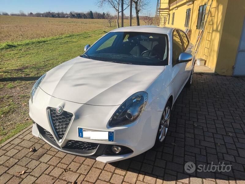 Bianco Usata 2017 Alfa Romeo Giulietta Super Due volumi | 12.500 € (Buon prezzo) - Immagine 1/4