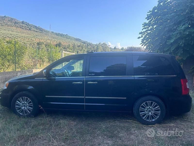 Usata Lancia Voyager 163 CV (119 kW) 2012 Nero Monovolume