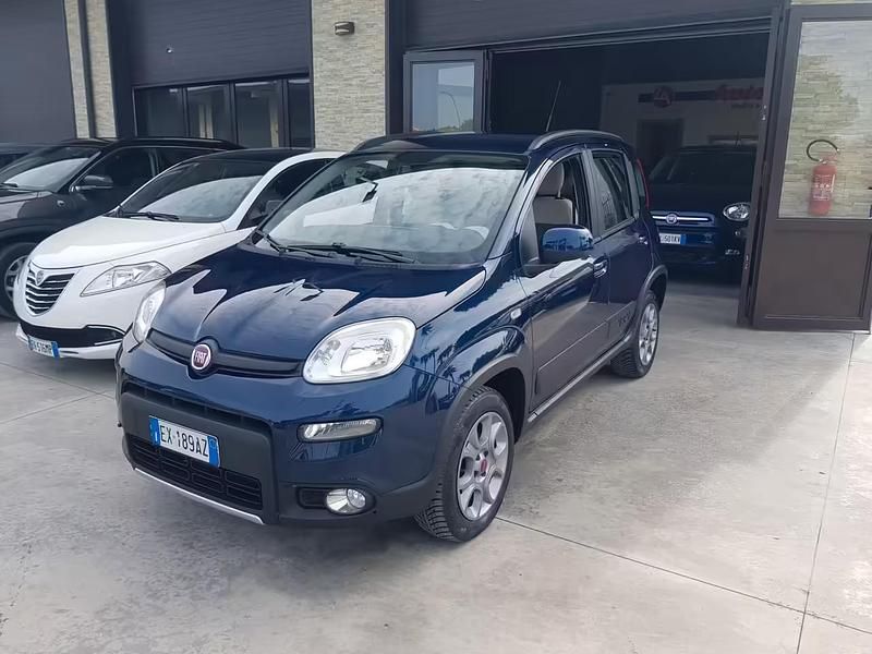 Usata Fiat Panda 4x4 S 74 CV (54 kW) 2014 Blu Utilitaria