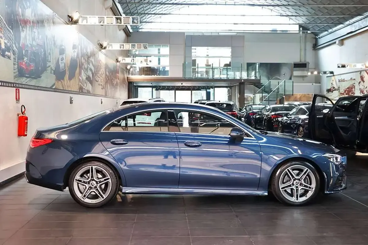 Käytetty Mercedes CLA220 Premium 190 HP (139 kW) 2023 Sininen Sedan