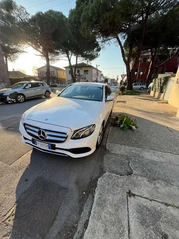 Usata Mercedes E200 150 CV (110 kW) 2018 Bianco Berlina