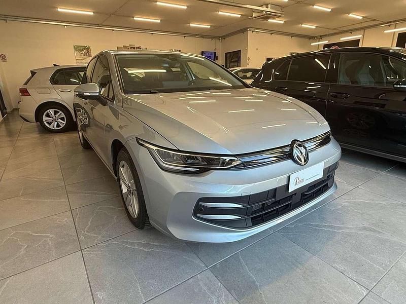Usata VW Golf VIII Life 150 CV (110 kW) 2025 Grigio Berlina