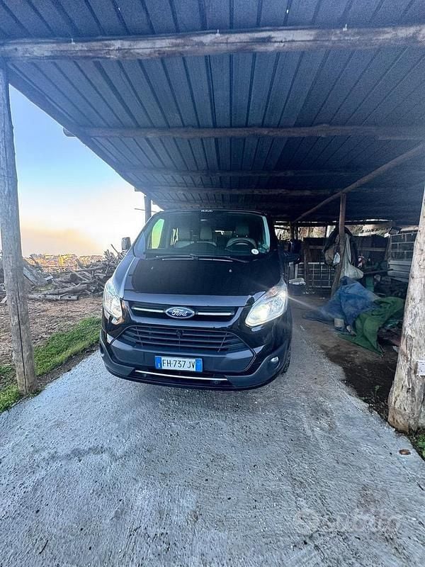 Usata Ford Tourneo Custom 170 CV (125 kW) 2017 Nero Furgone