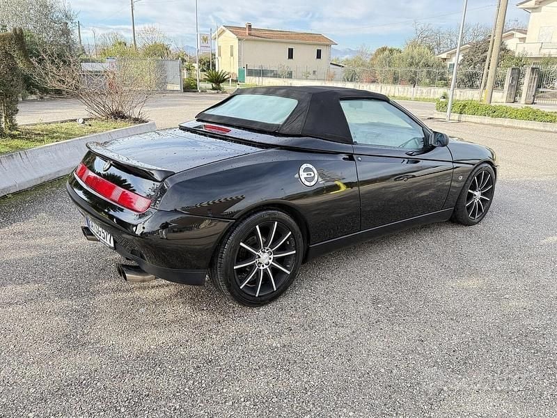 Usata Alfa Romeo Spider 150 CV (110 kW) 1997 Nero Cabrio