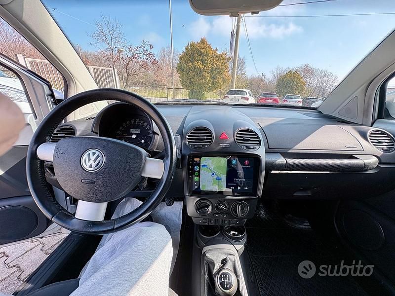 Usata VW New Beetle 105 CV (77 kW) 2004 Grigio Utilitaria