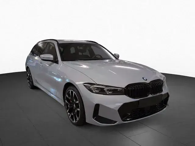 Usata BMW 330 M Sport 245 CV (180 kW) 2025 Grigio metallizzato