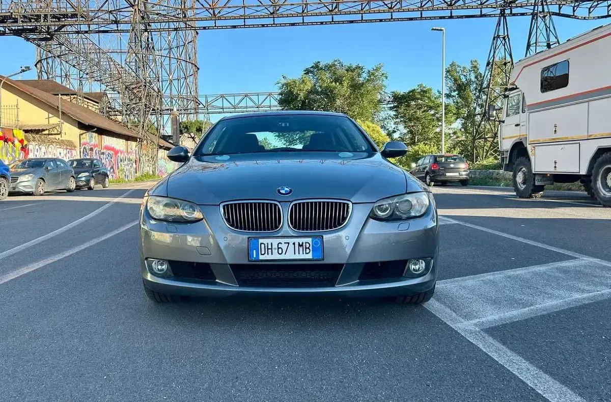 Usata BMW 325 Efficient Dynamics 218 CV (160 kW) 2007 Argento Coupé