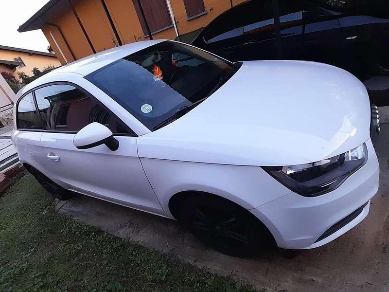 Usata Audi A1 Attraction 90 CV (66 kW) 2013 Bianco Utilitaria