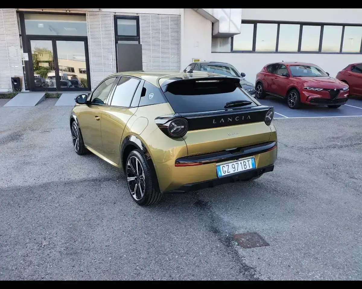 Usata Lancia Ypsilon 101 CV (74 kW) 2025 Oro Utilitaria