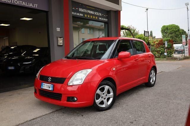 Usata Suzuki Swift 93 CV (68 kW) 2005 Rosso / pastello Utilitaria