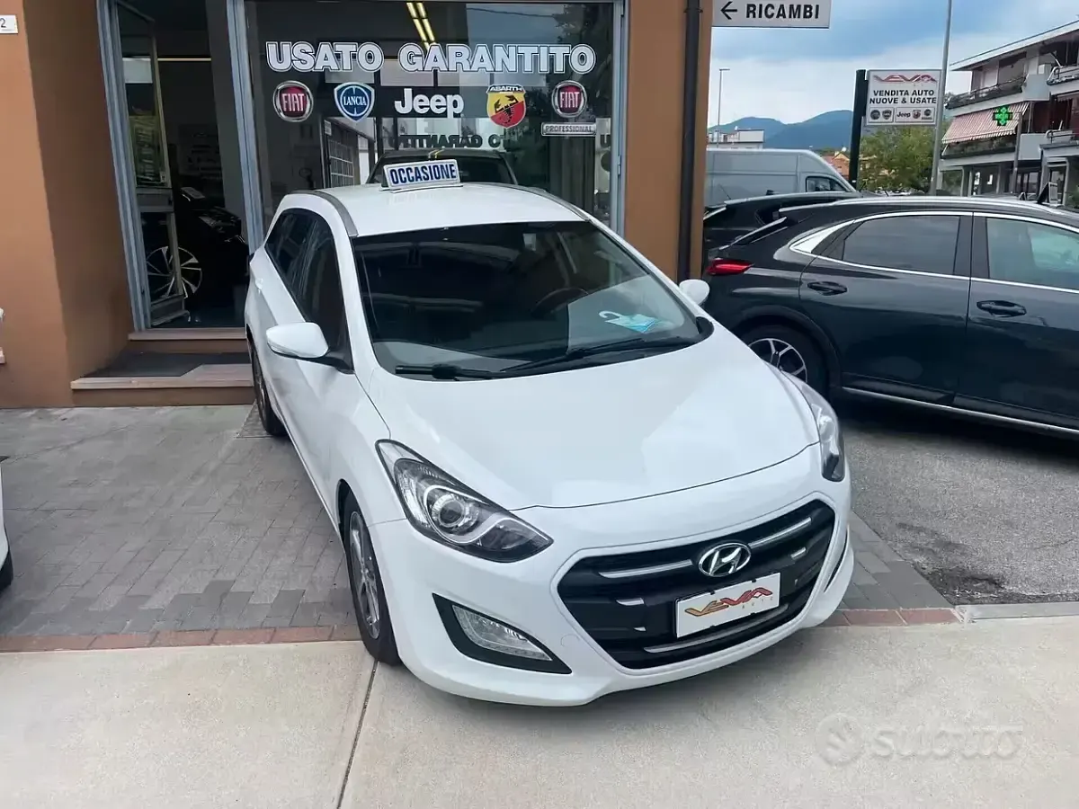 Usata Hyundai i30 Comfort 110 CV (80 kW) 2015 Bianco Station wagon