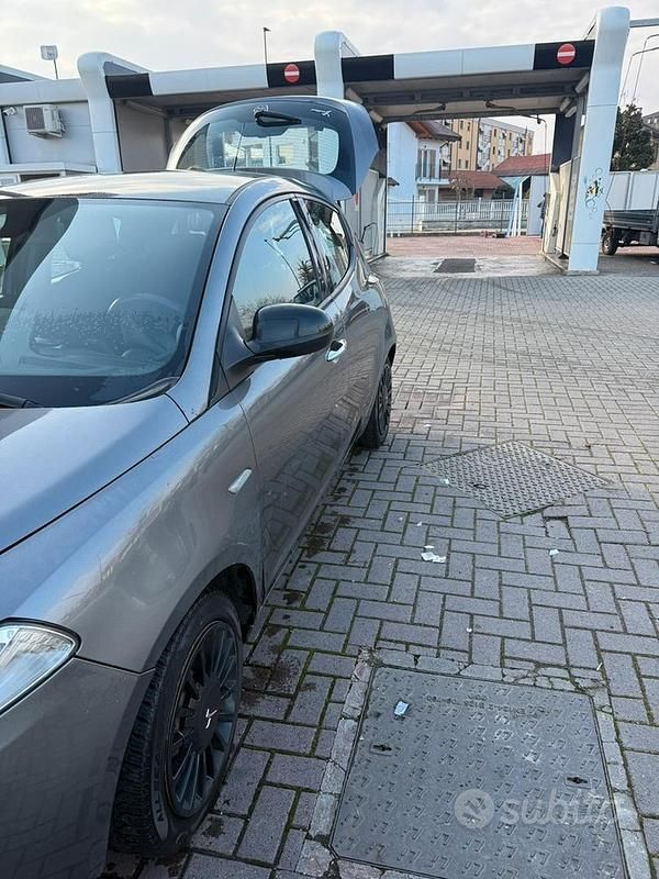 Usata Lancia Ypsilon 2018 Grigio Utilitaria