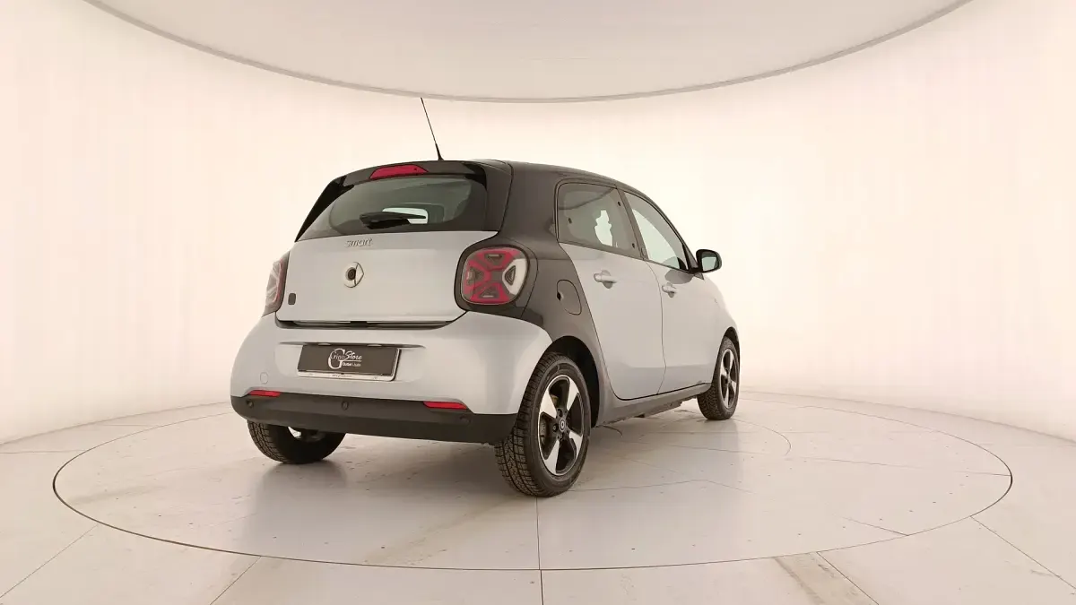 Usata Smart ForFour Electric Drive Passion 41 kW (56 CV) 2020 Grigio Berlina
