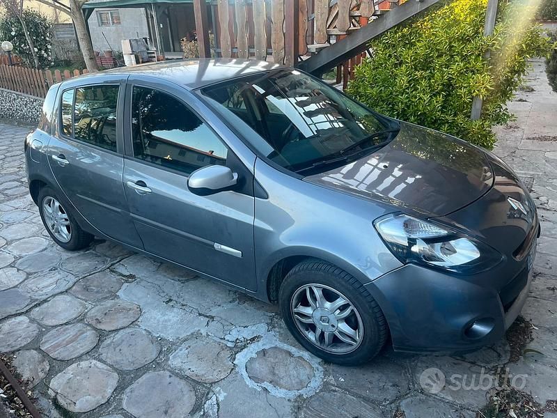 Usata Renault Clio II 2010 Grigio Berlina