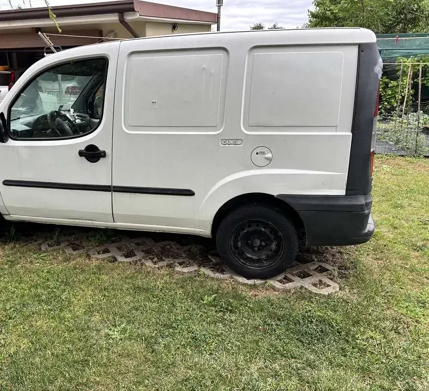 Usata Fiat Doblò 63 CV (46 kW) 2004 Bianco Monovolume
