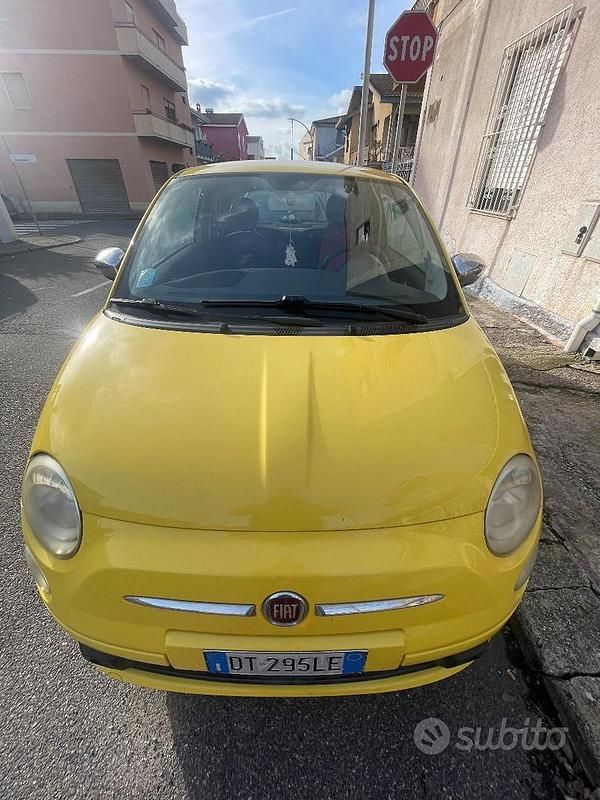 Giallo Usata 2008 Fiat 500 Pop Due volumi | 5000 € (Buon prezzo) - Immagine 1/4
