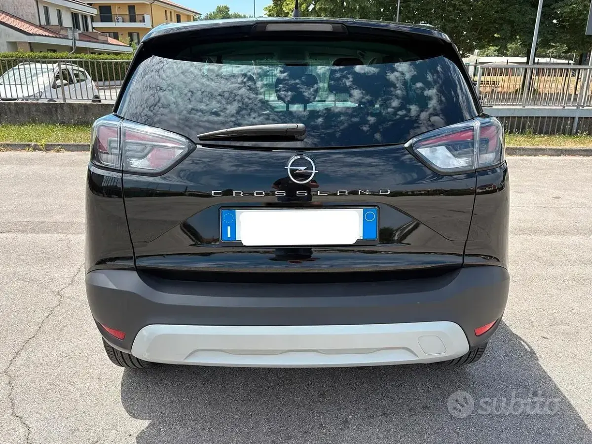 Usata Opel Crossland Ultimate 110 CV (80 kW) 2023 Nero SUV