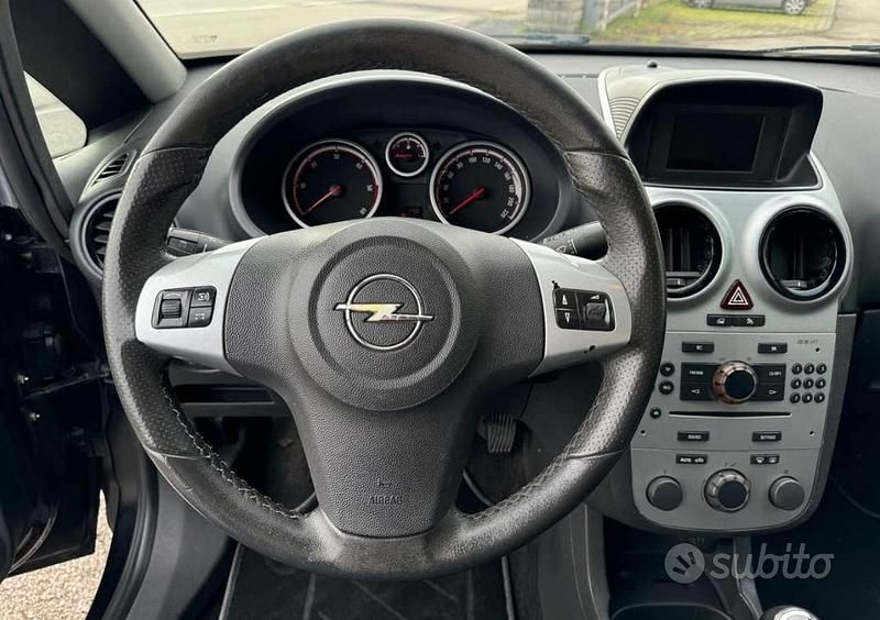 Usata Opel Corsa 90 CV (66 kW) 2010 Nero Utilitaria