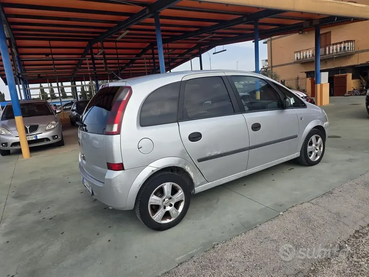 Usata Opel Meriva Enjoy 90 CV (66 kW) 2005 Grigio Monovolume