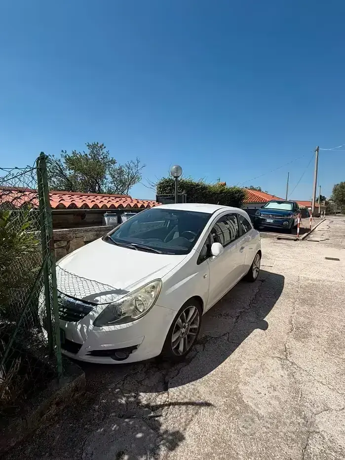 Usata Opel Corsa Club 80 CV (58 kW) 2008 Bianco Utilitaria