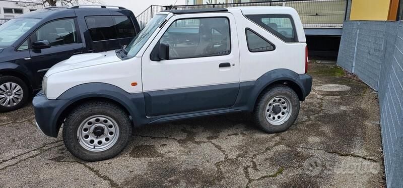Usata Suzuki Jimny 86 CV (63 kW) 2009 Bianco SUV