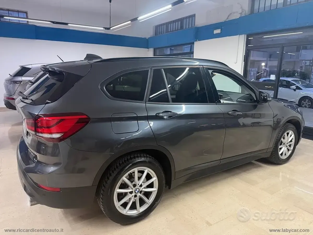 Begagnad BMW X1 Advantage 190 HK (139 kW) 2022 Grå SUV