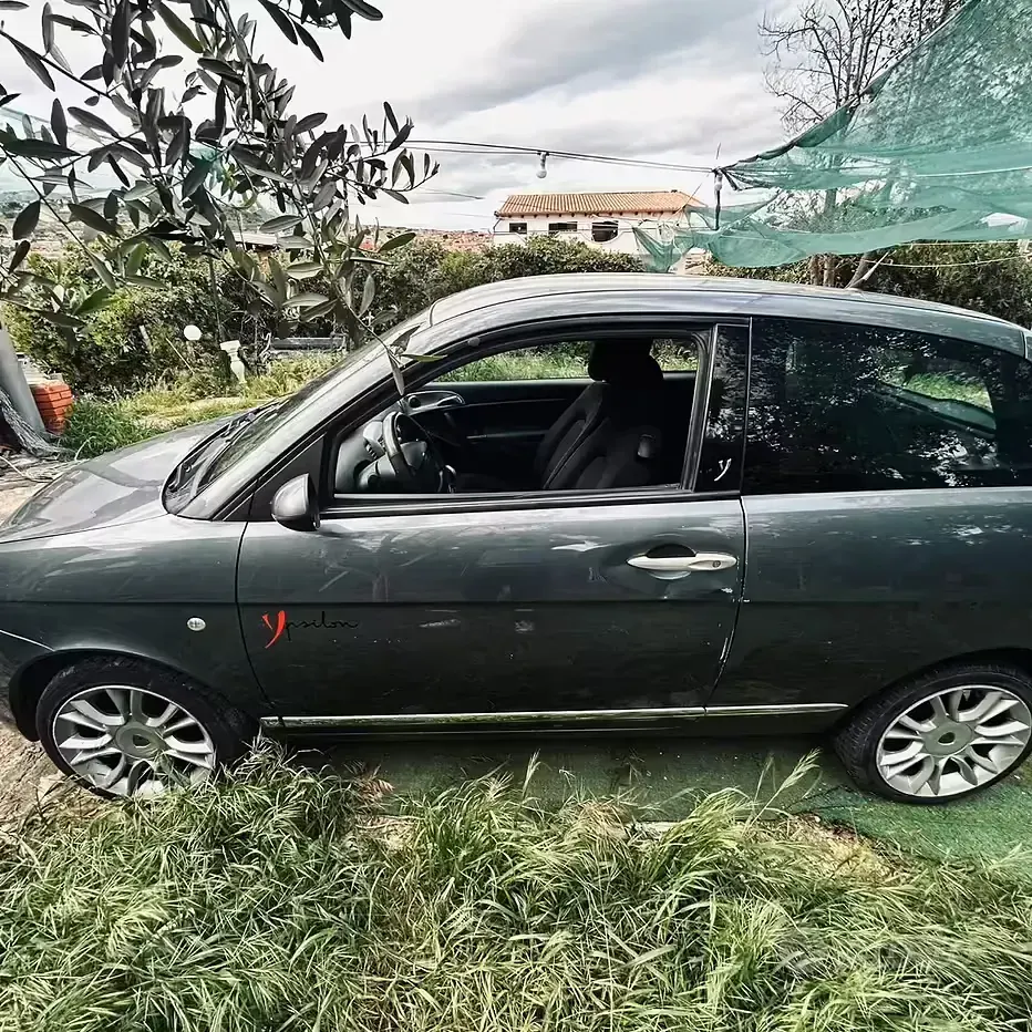 Usata Lancia Ypsilon 60 CV (44 kW) 2009 Grigio Utilitaria