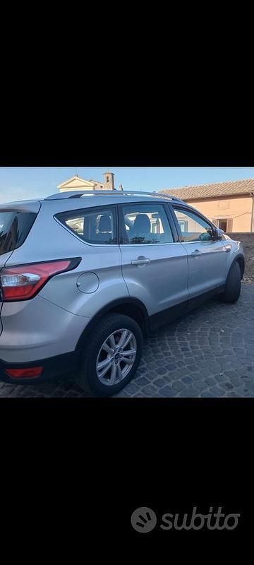 Gebraucht Ford Kuga 120 PS (88 kW) 2018 Grau SUV
